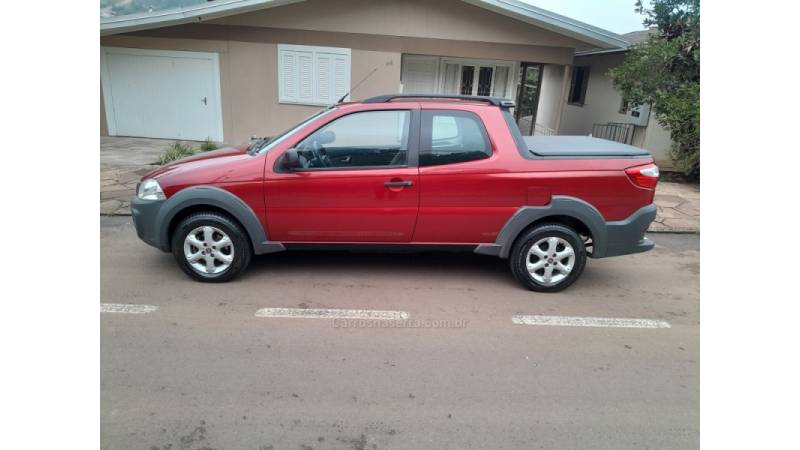 FIAT - STRADA - 2013/2014 - Vinho - R$ 59.900,00