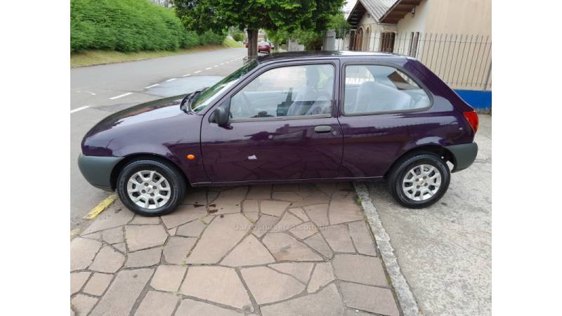 FORD - FIESTA - 1998/1998 - Roxa - R$ 8.500,00