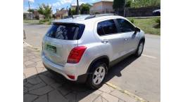 CHEVROLET - TRACKER - 2017/2018 - Prata - R$ 80.000,00