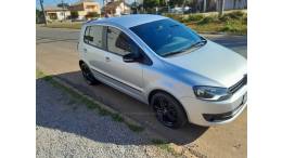 VOLKSWAGEN - FOX - 2011/2012 - Prata - R$ 30.900,00