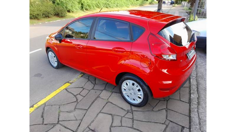 FORD - FIESTA - 2016/2017 - Vermelha - R$ 54.000,00