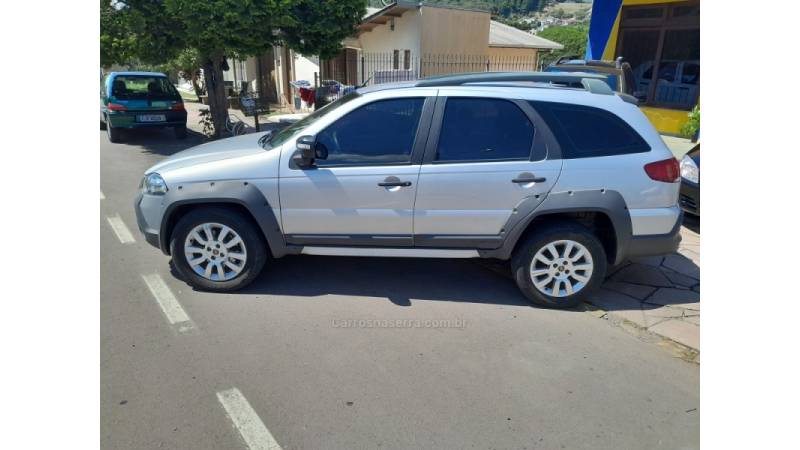 FIAT - PALIO - 2013/2014 - Prata - R$ 47.900,00