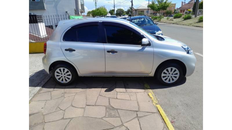 NISSAN - MARCH - 2014/2015 - Prata - R$ 37.900,00
