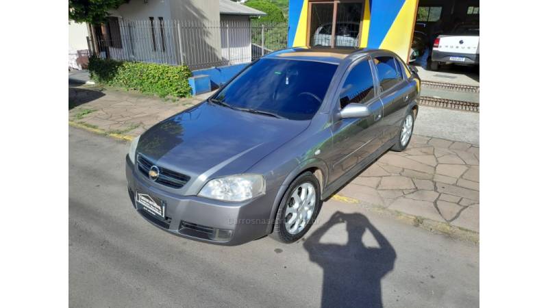 CHEVROLET - ASTRA - 2010/2011 - Cinza - R$ 36.000,00