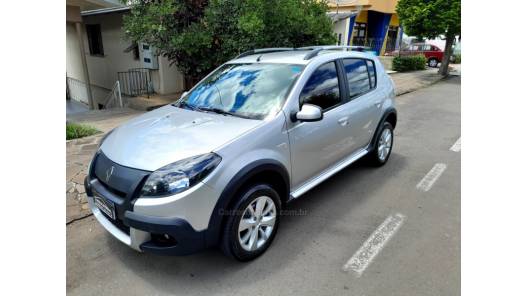 RENAULT - SANDERO - 2013/2013 - Prata - R$ 40.500,00