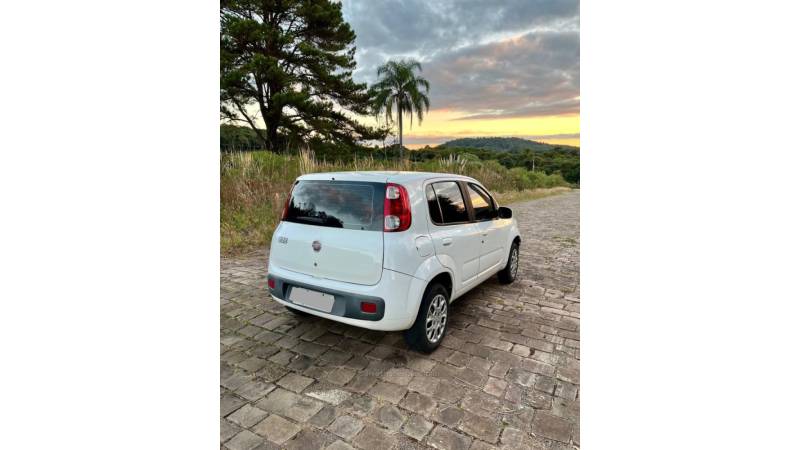 FIAT - UNO - 2013/2014 - Branca - R$ 31.000,00