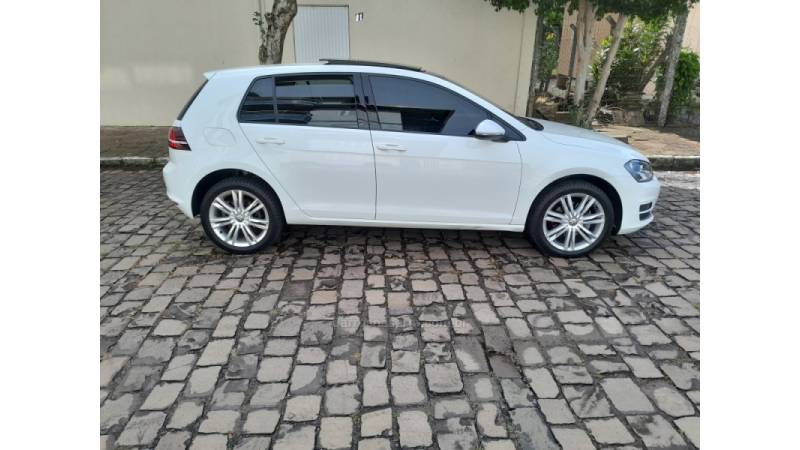 VOLKSWAGEN - GOLF - 2014/2015 - Branca - R$ 85.000,00