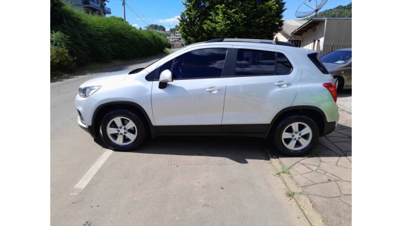 CHEVROLET - TRACKER - 2018/2018 - Prata - R$ 80.000,00