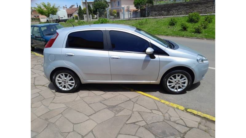 FIAT - PUNTO - 2010/2011 - Prata - R$ 35.000,00