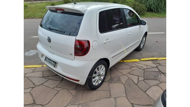 VOLKSWAGEN - FOX - 2012/2012 - Branca - R$ 37.900,00