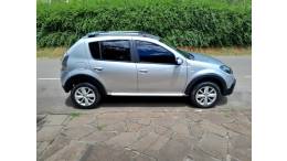 RENAULT - SANDERO - 2013/2013 - Prata - R$ 40.500,00