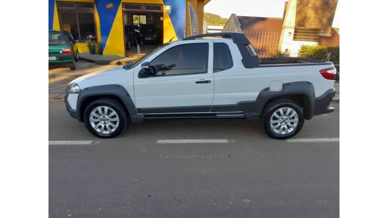 FIAT - STRADA - 2013/2014 - Branca - R$ 58.900,00