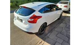 FORD - FOCUS - 2014/2015 - Branca - R$ 56.900,00