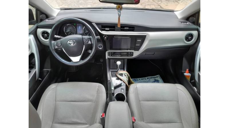 TOYOTA - COROLLA - 2018/2018 - Marrom - R$ 105.900,00