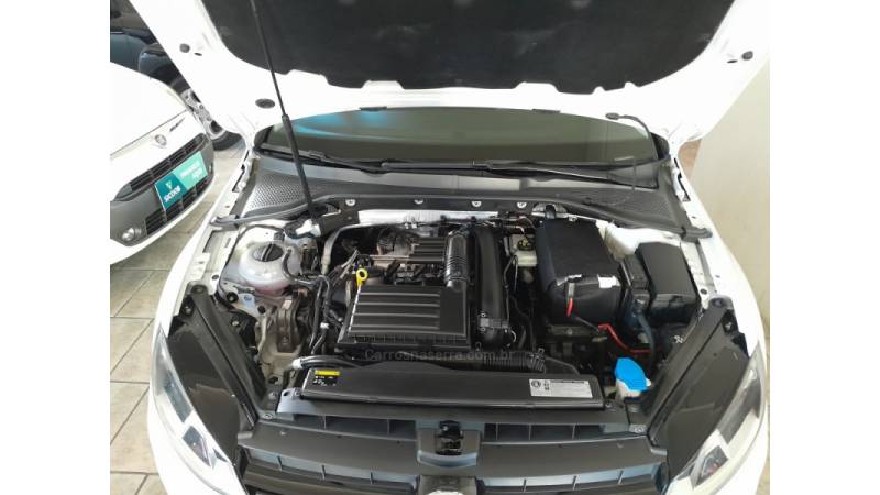 VOLKSWAGEN - GOLF - 2014/2015 - Branca - R$ 76.000,00