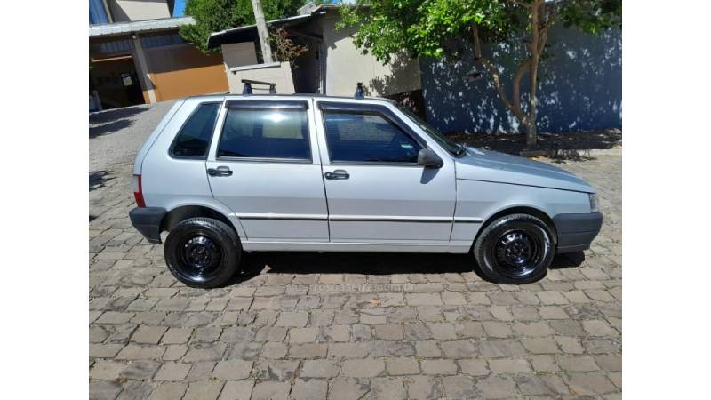 FIAT - UNO - 2005/2005 - Prata - R$ 17.000,00