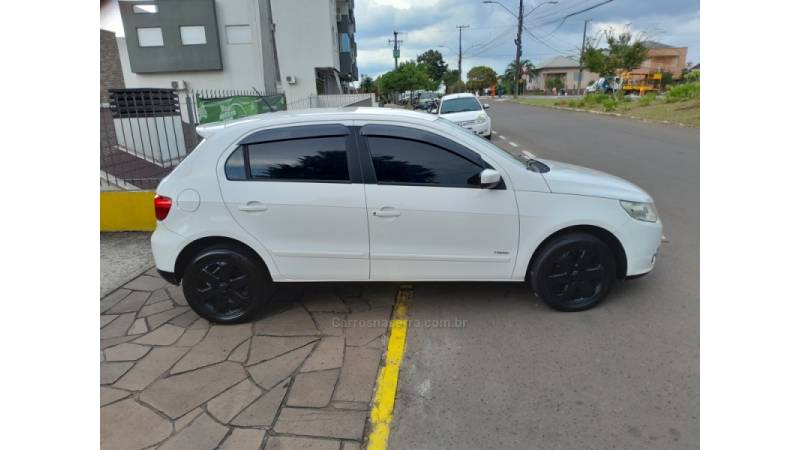 VOLKSWAGEN - GOL - 2010/2011 - Branca - R$ 26.000,00