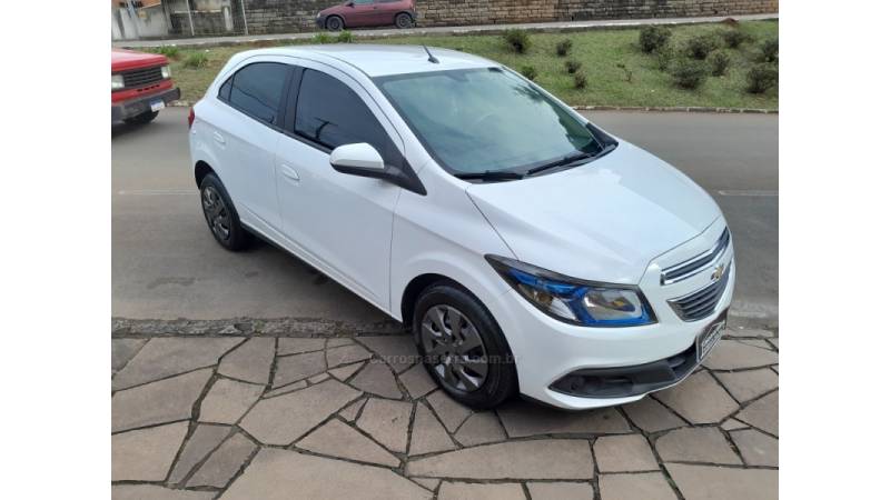 CHEVROLET - ONIX - 2014/2015 - Branca - R$ 49.500,00