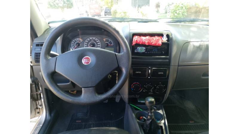 FIAT - SIENA - 2011/2012 - Bege - R$ 33.500,00