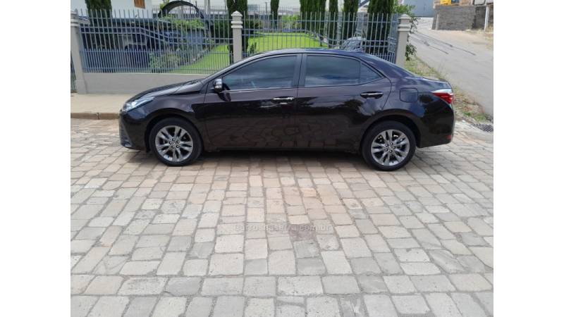 TOYOTA - COROLLA - 2018/2018 - Marrom - R$ 105.900,00