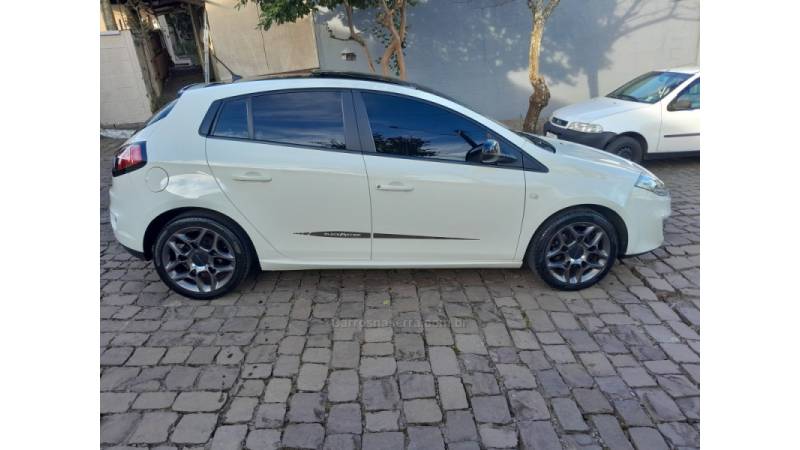 FIAT - BRAVO - 2015/2016 - Branca - R$ 60.000,00