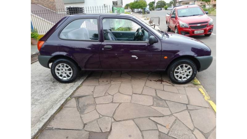 FORD - FIESTA - 1998/1998 - Roxa - R$ 8.500,00