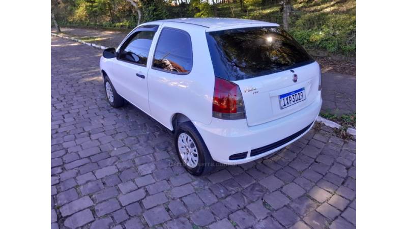 FIAT - PALIO - 2015/2016 - Branca - R$ 25.500,00