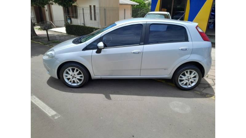 FIAT - PUNTO - 2010/2011 - Prata - R$ 35.000,00
