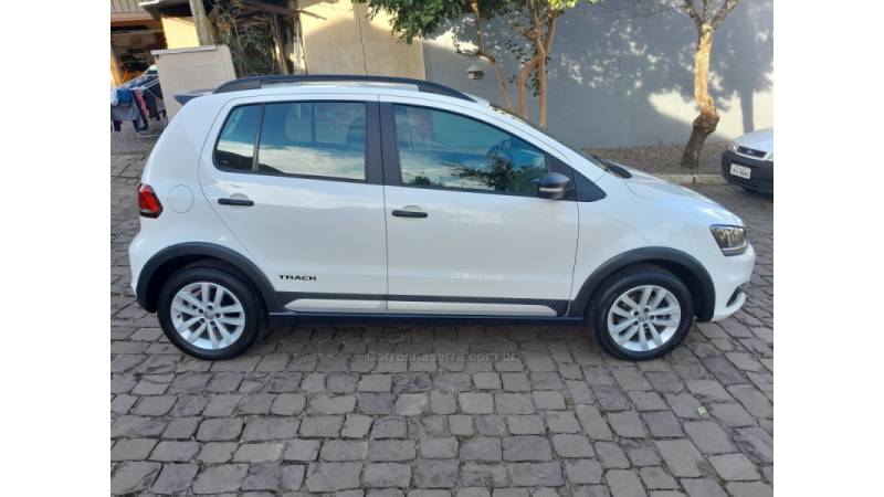 VOLKSWAGEN - FOX - 2015/2016 - Branca - R$ 53.900,00