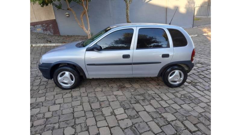 CHEVROLET - CORSA - 1997/1997 - Prata - R$ 15.000,00