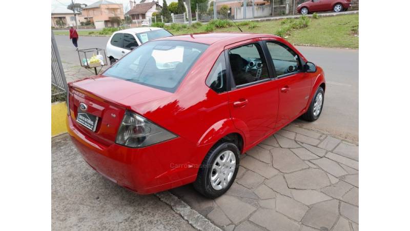 FORD - FIESTA - 2011/2011 - Vermelha - R$ 33.900,00