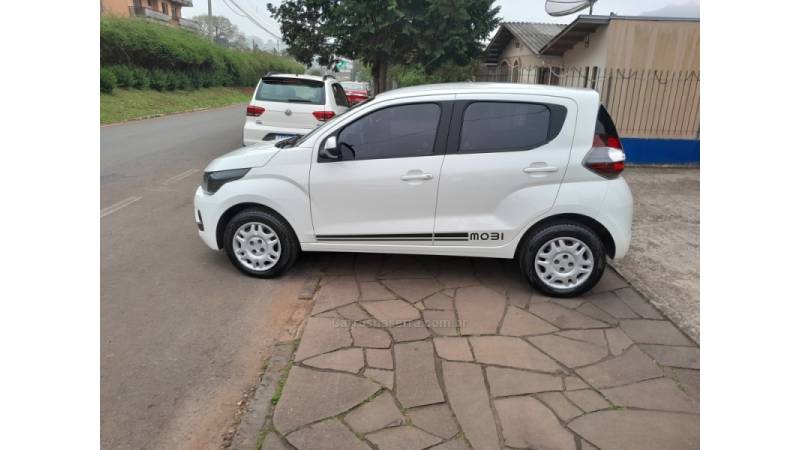 FIAT - MOBI - 2016/2017 - Branca - R$ 42.900,00