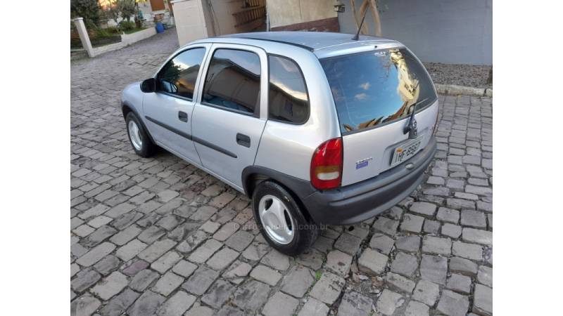 CHEVROLET - CORSA - 1997/1997 - Prata - R$ 15.000,00