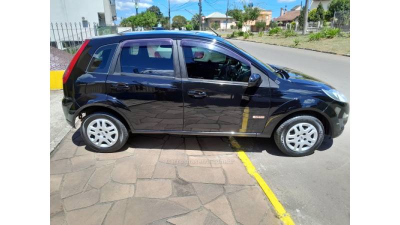 FORD - FIESTA - 2010/2011 - Preta - R$ 26.000,00