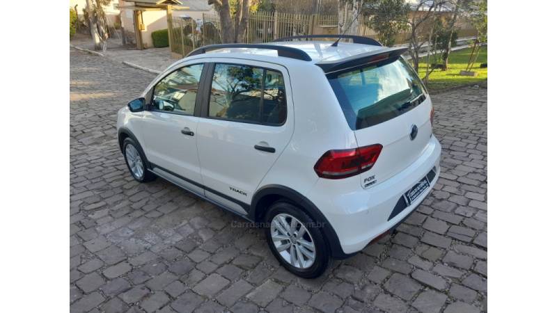 VOLKSWAGEN - FOX - 2015/2016 - Branca - R$ 53.900,00