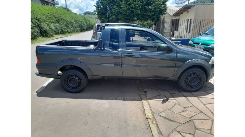 FIAT - STRADA - 2011/2012 - Verde - R$ 36.000,00