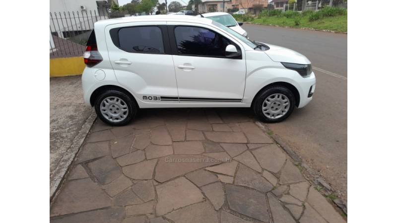 FIAT - MOBI - 2016/2017 - Branca - R$ 42.900,00