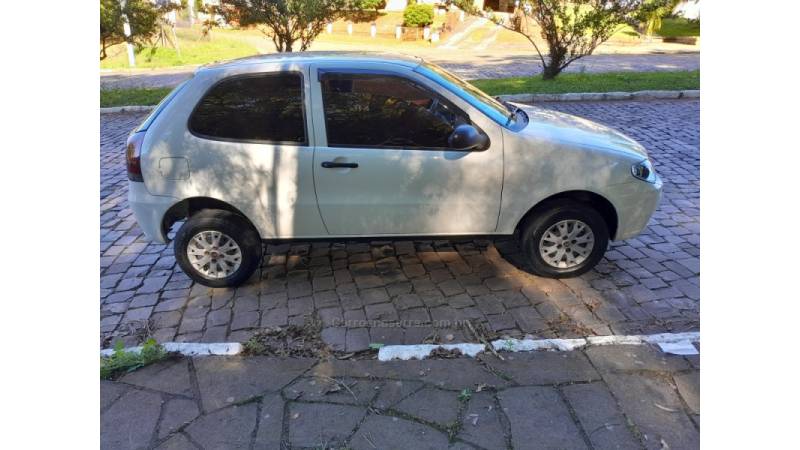 FIAT - PALIO - 2015/2016 - Branca - R$ 25.500,00