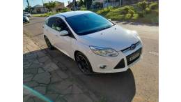 FORD - FOCUS - 2014/2015 - Branca - R$ 56.900,00