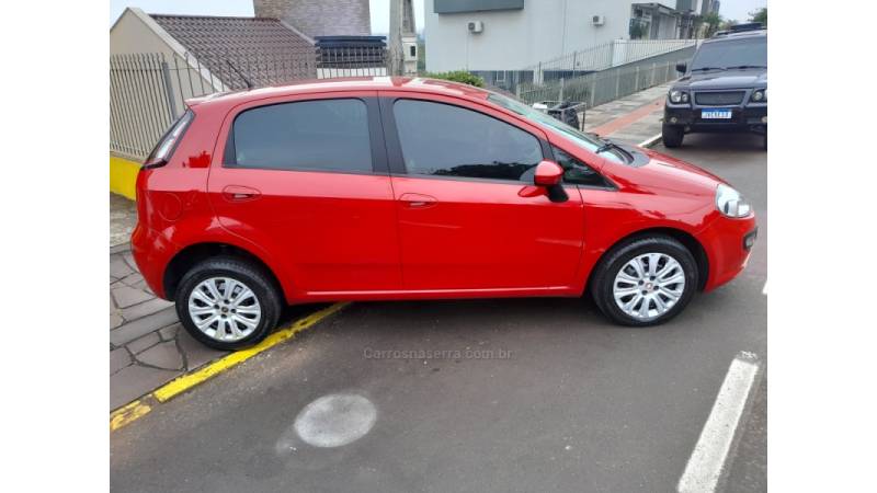 FIAT - PUNTO - 2015/2016 - Vermelha - R$ 47.900,00
