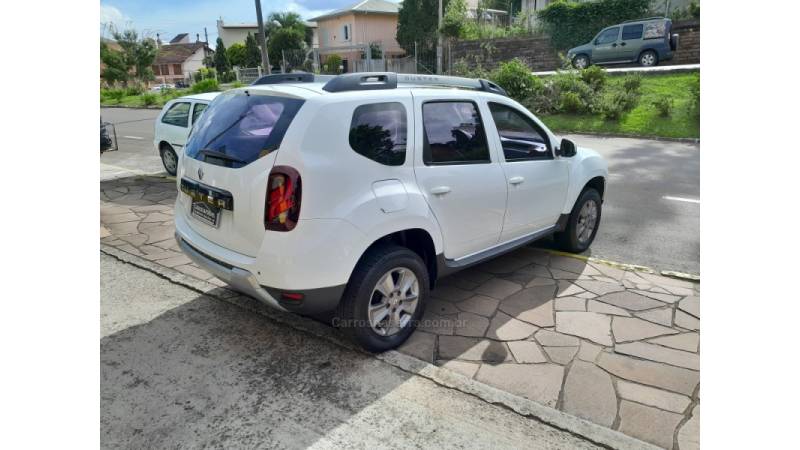 RENAULT - DUSTER - 2018/2019 - Branca - R$ 73.900,00