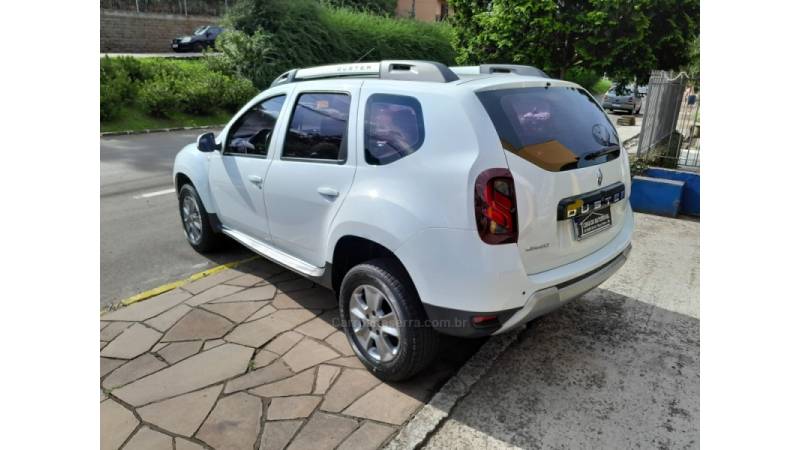 RENAULT - DUSTER - 2018/2019 - Branca - R$ 73.900,00