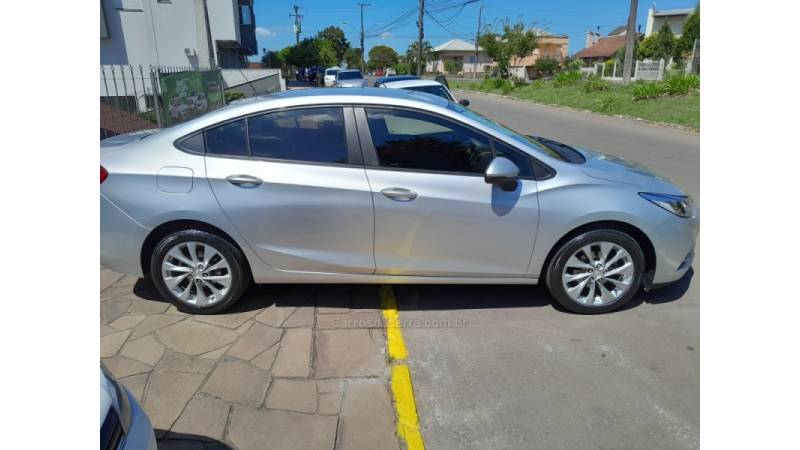 CHEVROLET - CRUZE - 2017/2018 - Prata - R$ 84.900,00