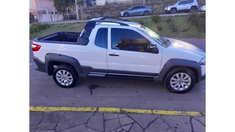 FIAT - STRADA - 2013/2014 - Branca - R$ 58.900,00