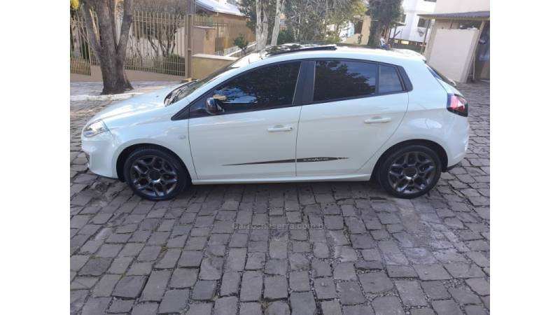 FIAT - BRAVO - 2015/2016 - Branca - R$ 54.900,00