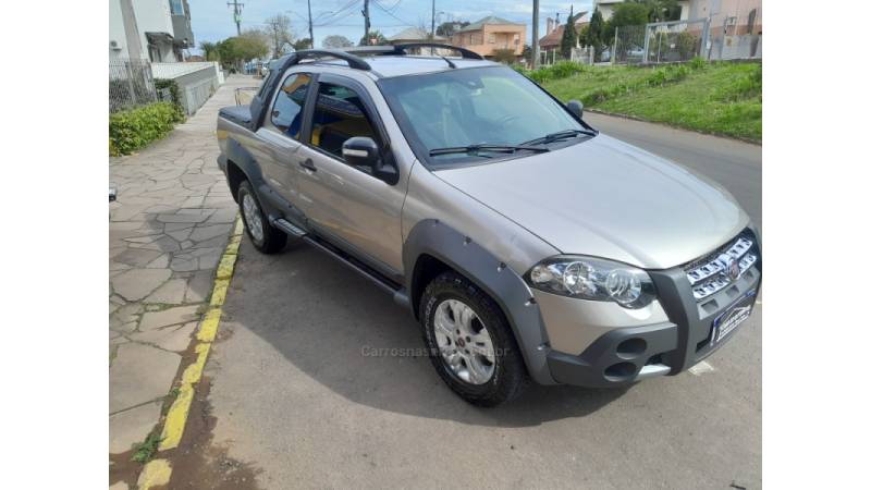 FIAT - STRADA - 2011/2012 - Bege - R$ 55.000,00