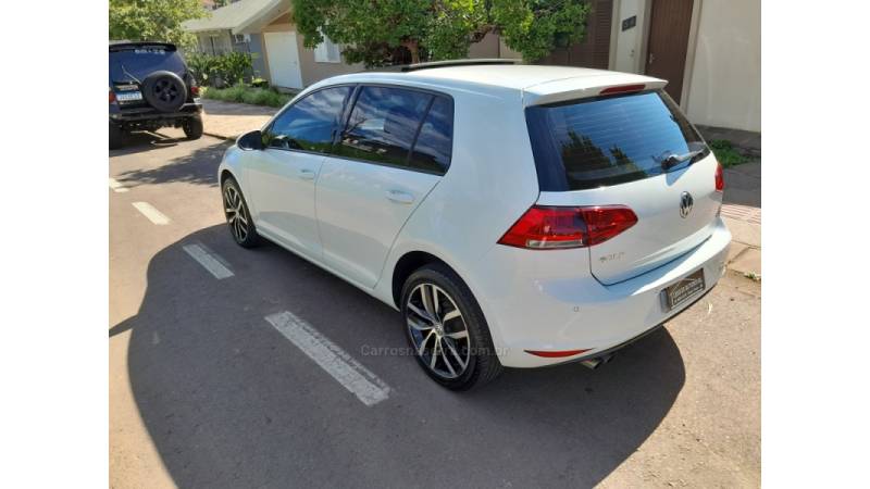 VOLKSWAGEN - GOLF - 2014/2015 - Branca - R$ 76.000,00