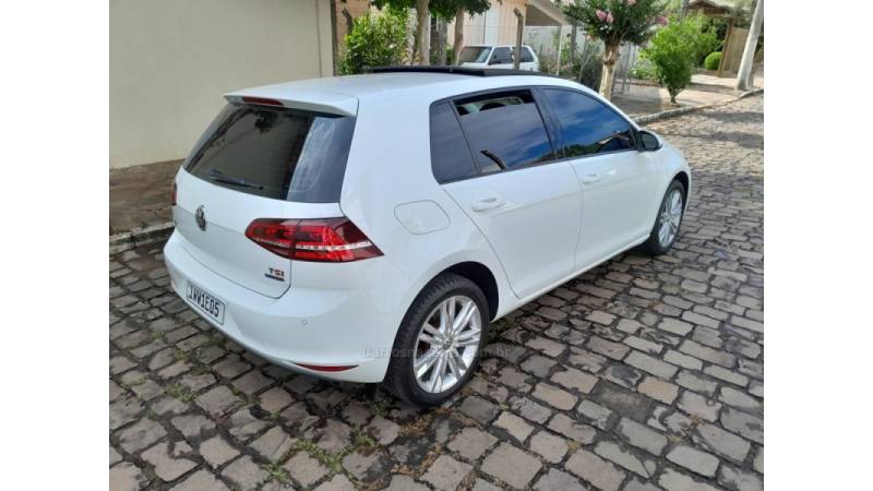 VOLKSWAGEN - GOLF - 2014/2015 - Branca - R$ 85.000,00