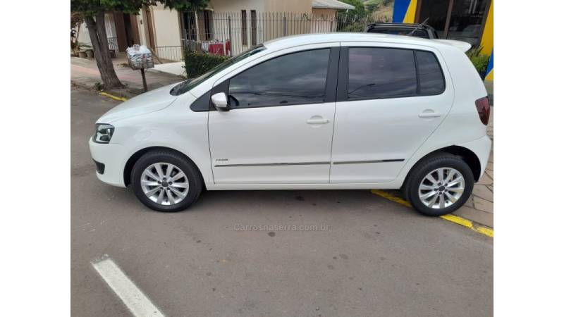 VOLKSWAGEN - FOX - 2012/2012 - Branca - R$ 37.900,00