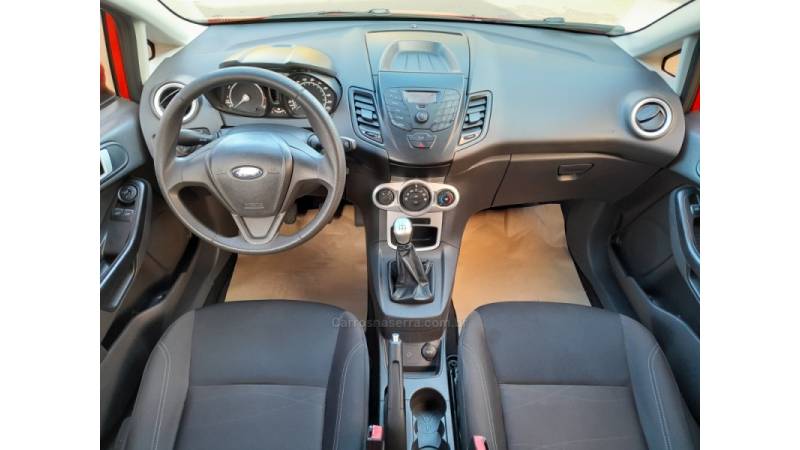 FORD - FIESTA - 2016/2017 - Vermelha - R$ 54.000,00